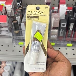 050 Almay Hydrating Concealer with Niacinamide - Deep